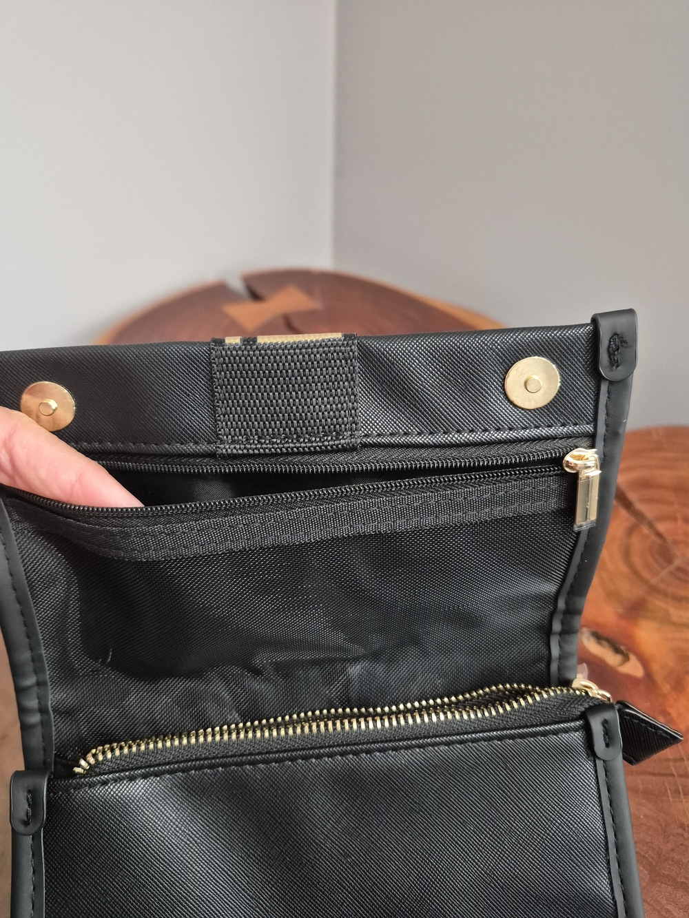 NWOT Versace Fragrances Black and Gold Logo Cosmetic Makeup Travel Bag - Picture 9 of 10